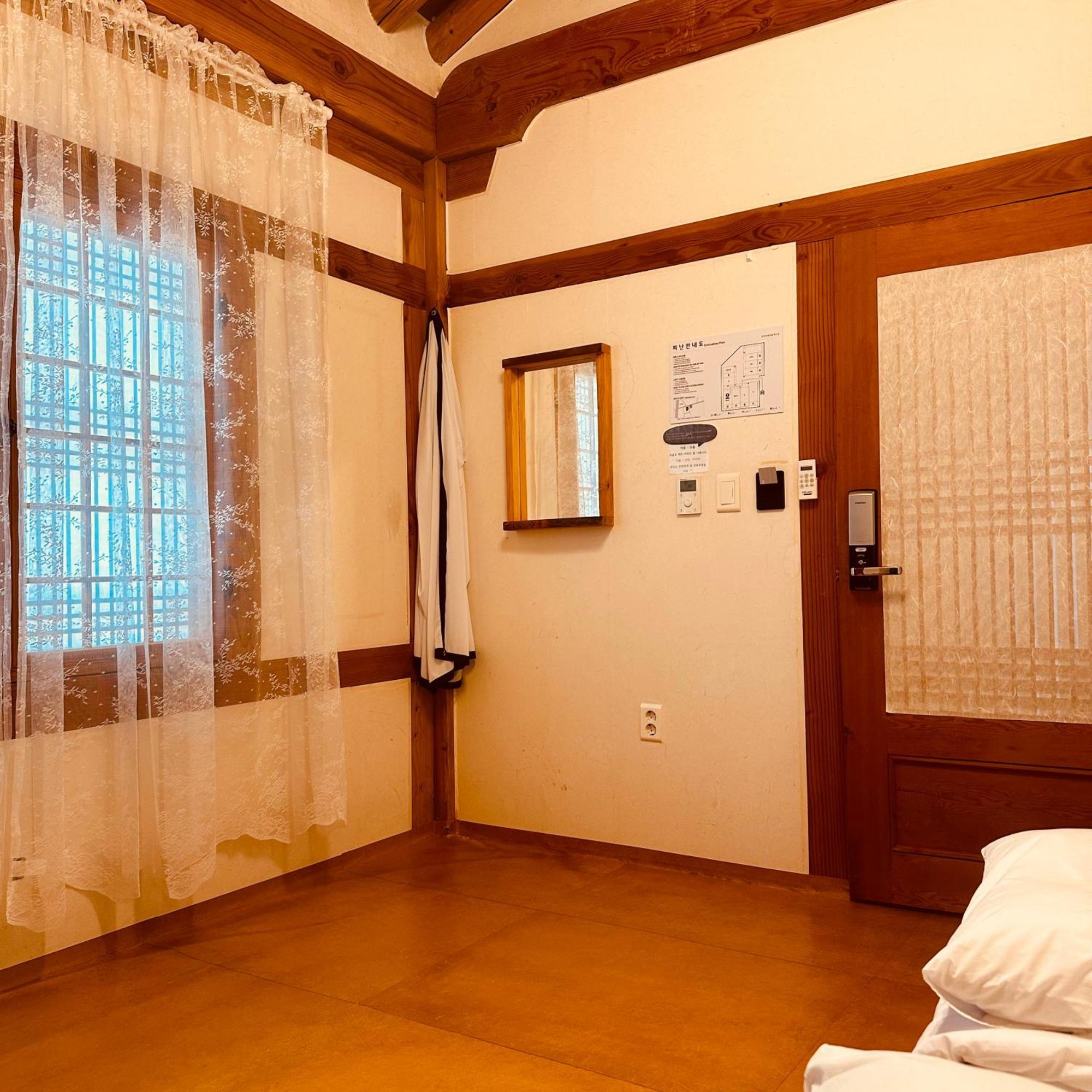 Jeonju Hanok Village Deoksugung Eksteriør billede