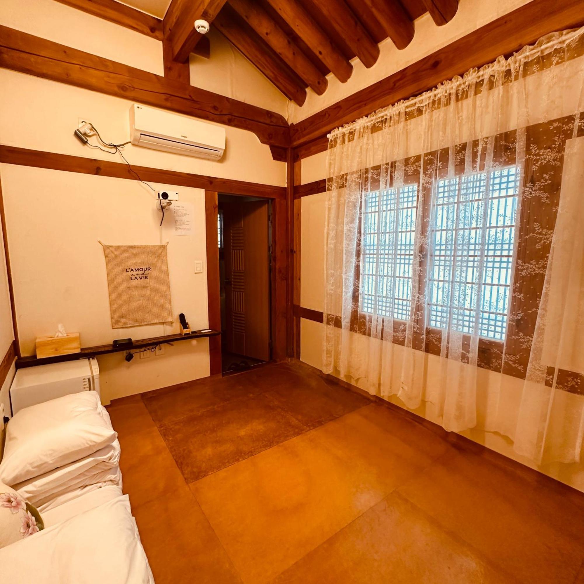 Jeonju Hanok Village Deoksugung Eksteriør billede