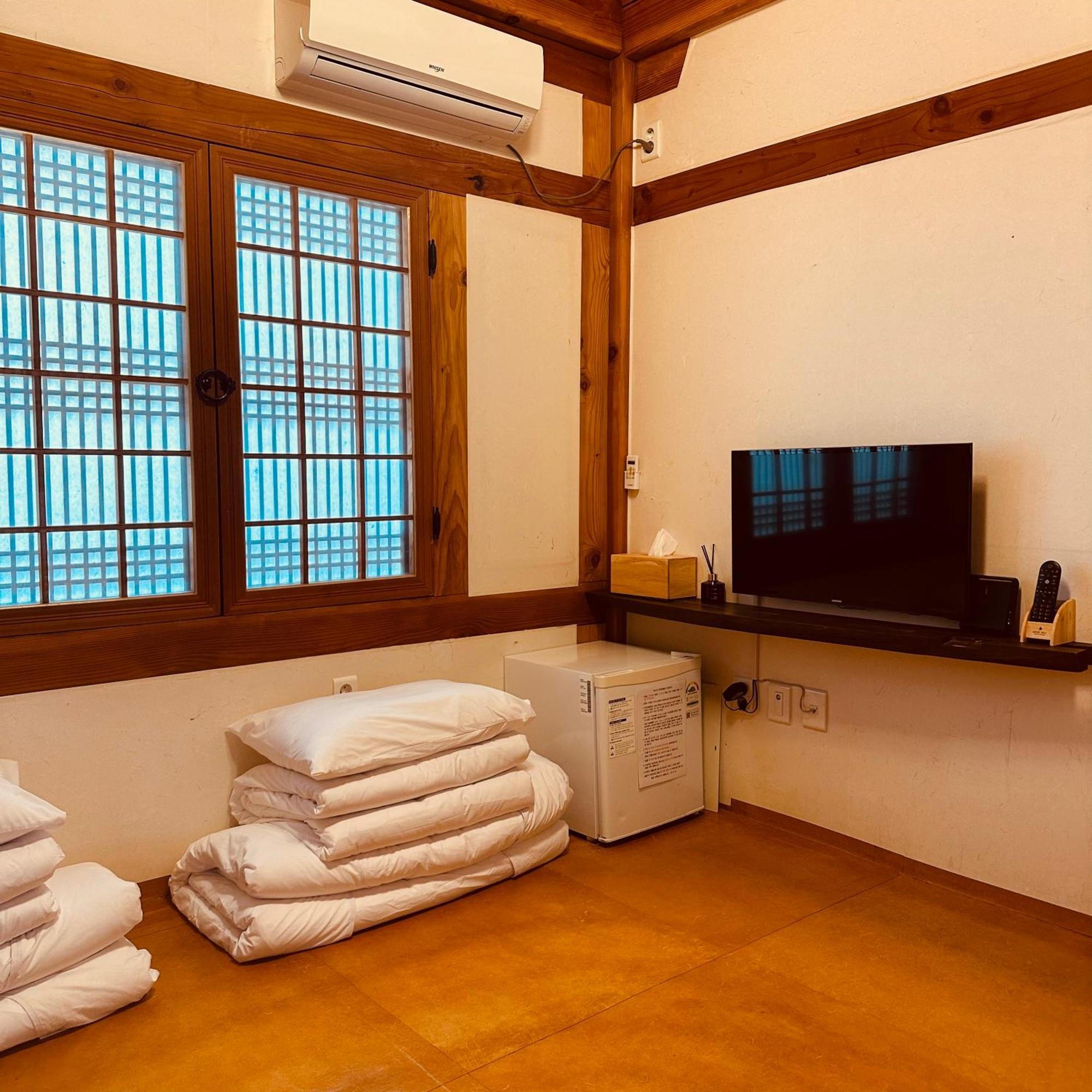 Jeonju Hanok Village Deoksugung Eksteriør billede
