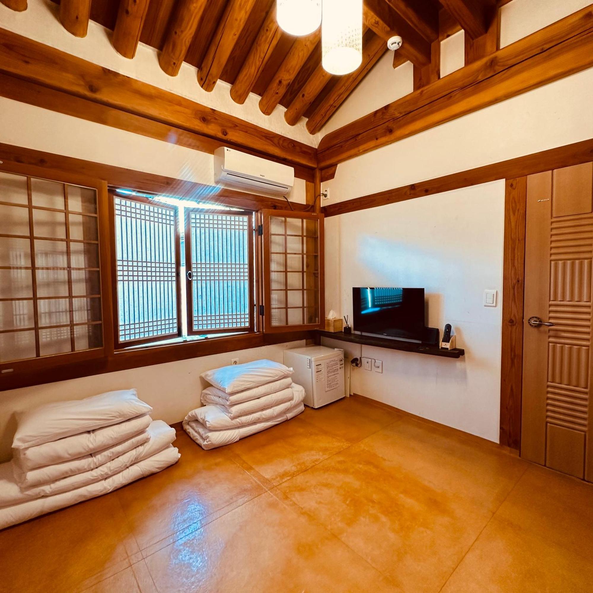 Jeonju Hanok Village Deoksugung Eksteriør billede