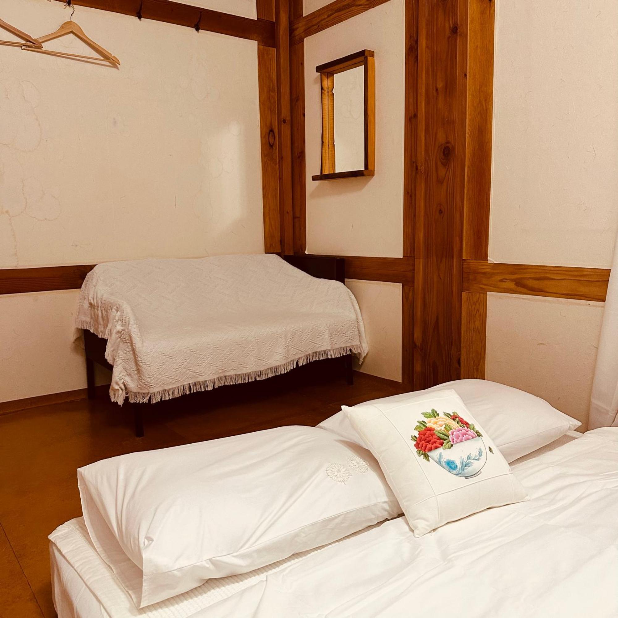 Jeonju Hanok Village Deoksugung Eksteriør billede