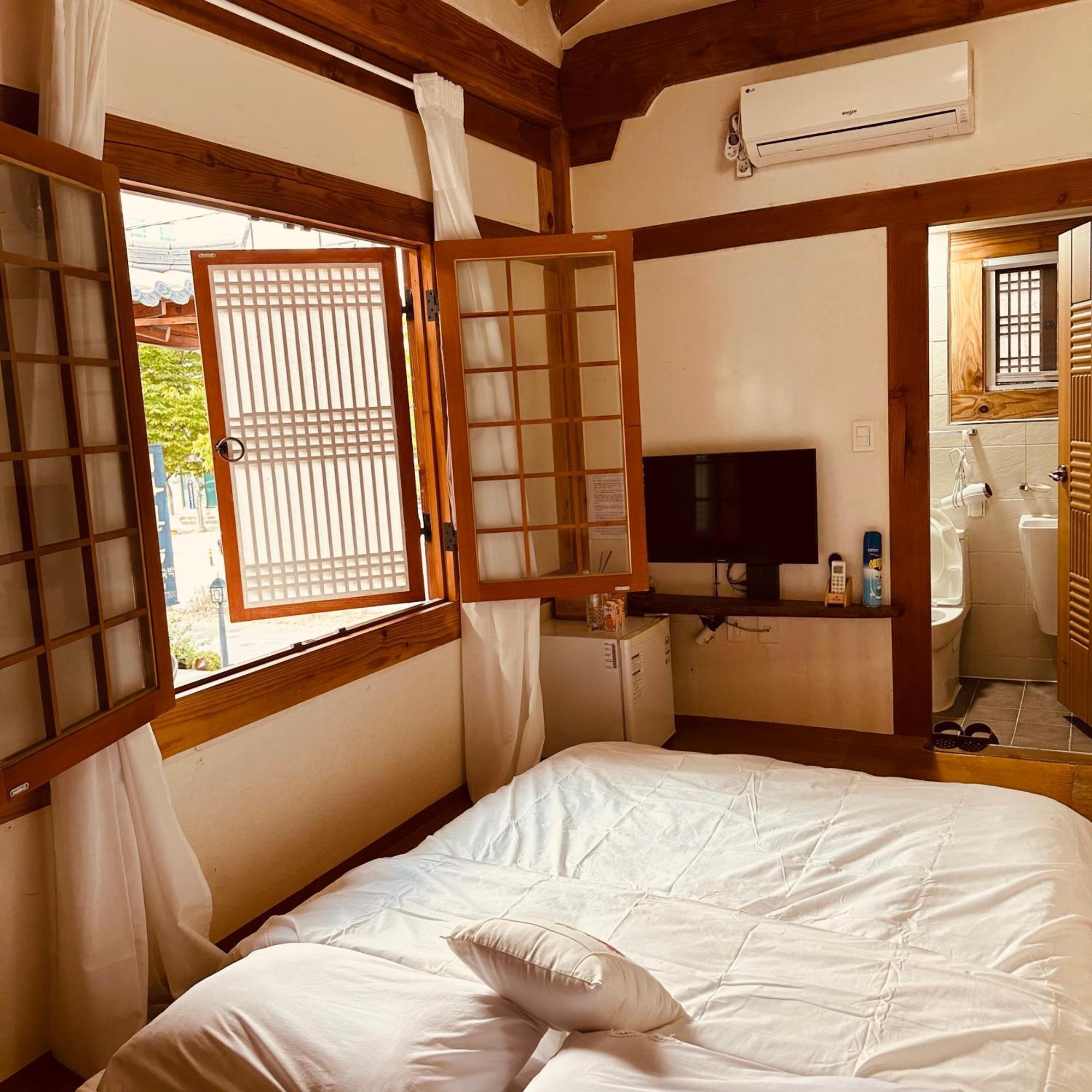 Jeonju Hanok Village Deoksugung Eksteriør billede