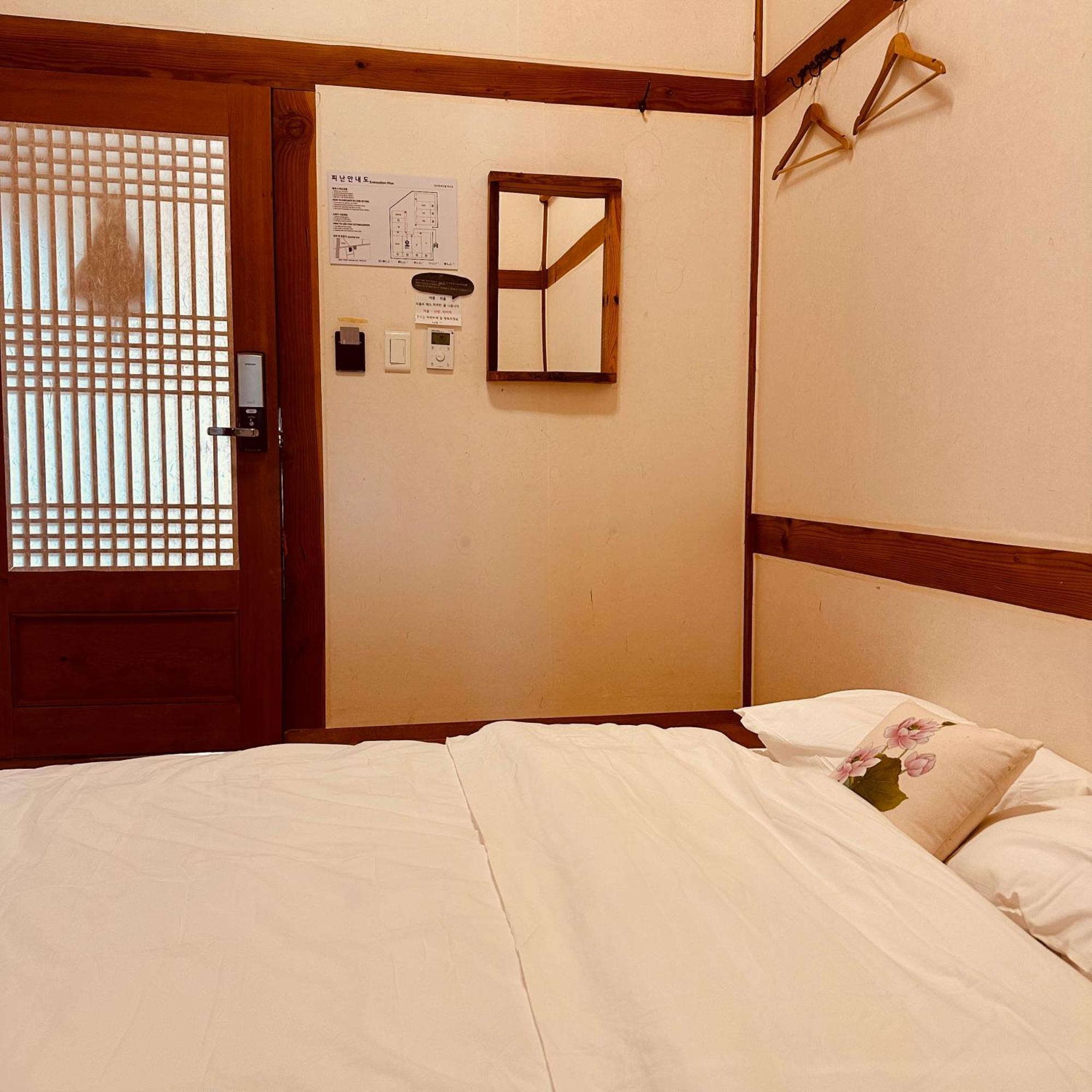 Jeonju Hanok Village Deoksugung Eksteriør billede
