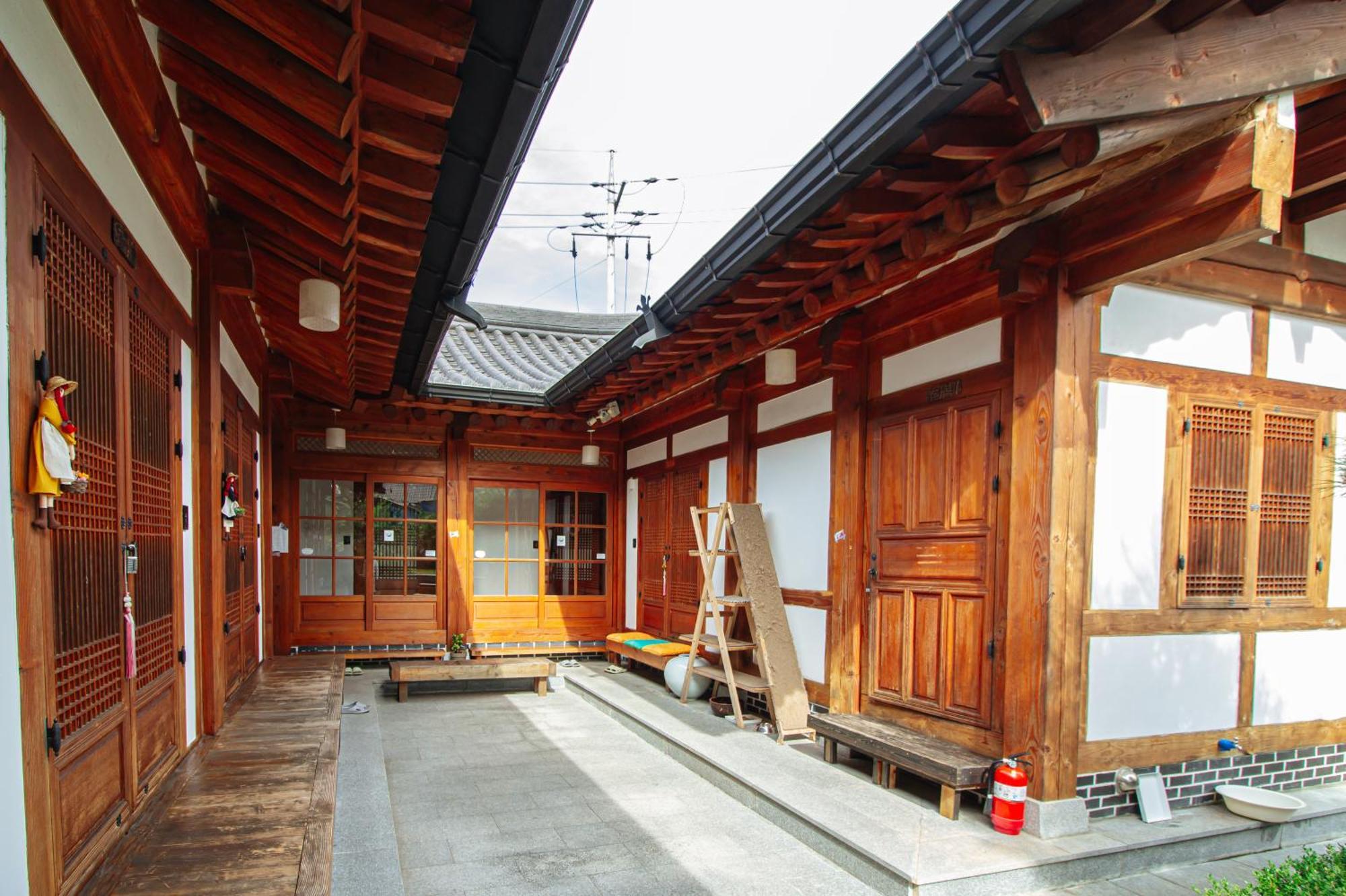 Jeonju Hanok Village Deoksugung Eksteriør billede