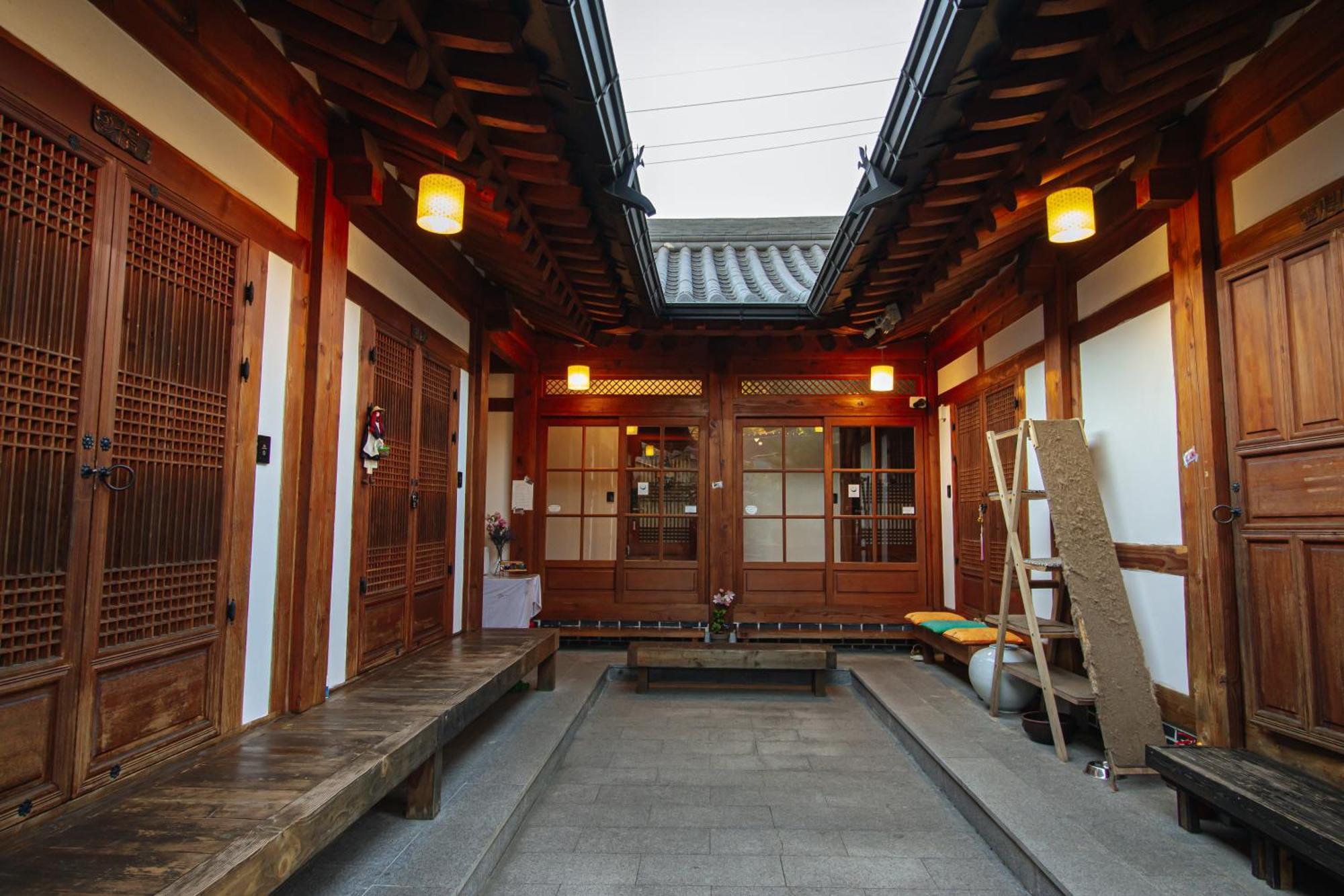 Jeonju Hanok Village Deoksugung Eksteriør billede